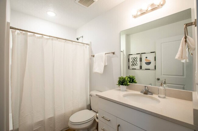 Building Photo - 642 E 460 S