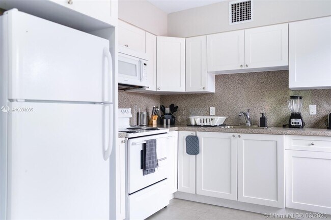 Building Photo - 437 NE 69th St