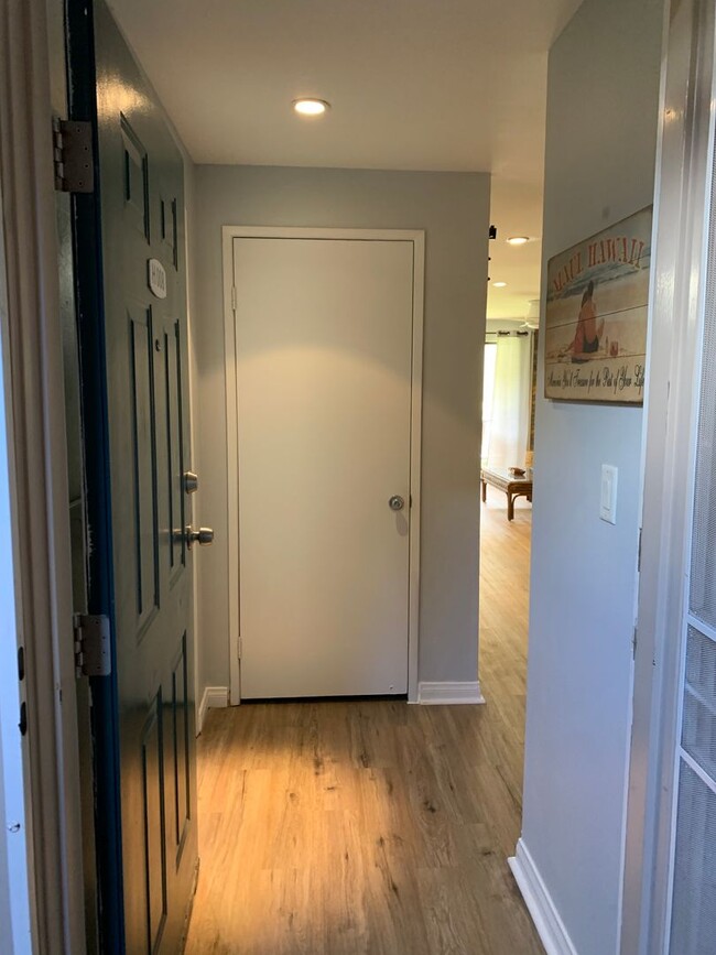 Building Photo - Gorgeous clean and modern furnished 2/2 lowest level Kihei Shores Unit!