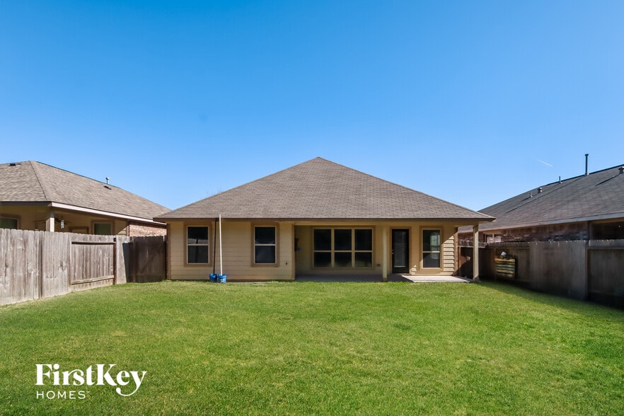 Building Photo - 240 Country Crossing Cir