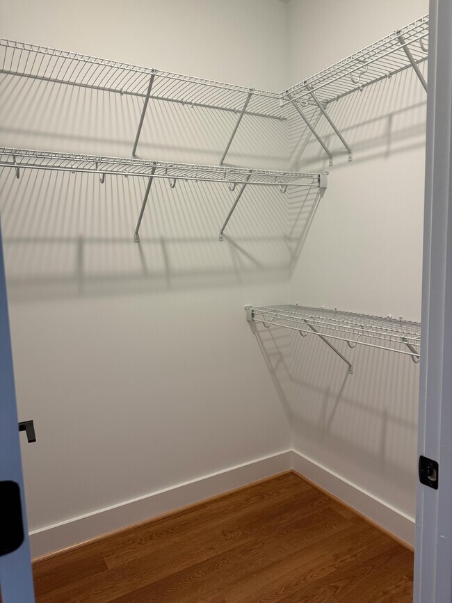 Building Photo - 909 Bainbridge St