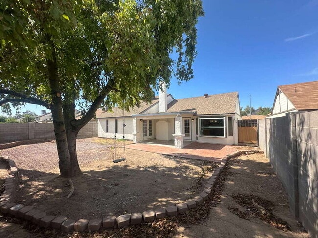 Building Photo - 4907 W McRae Way