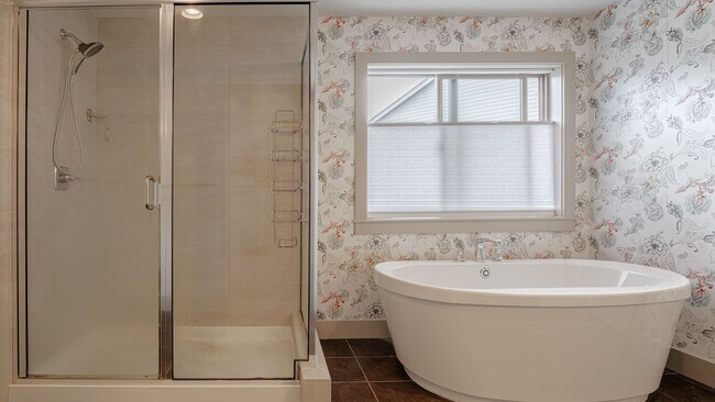 Building Photo - Stunning Ten Trails Home for Rent! 5 bedro...