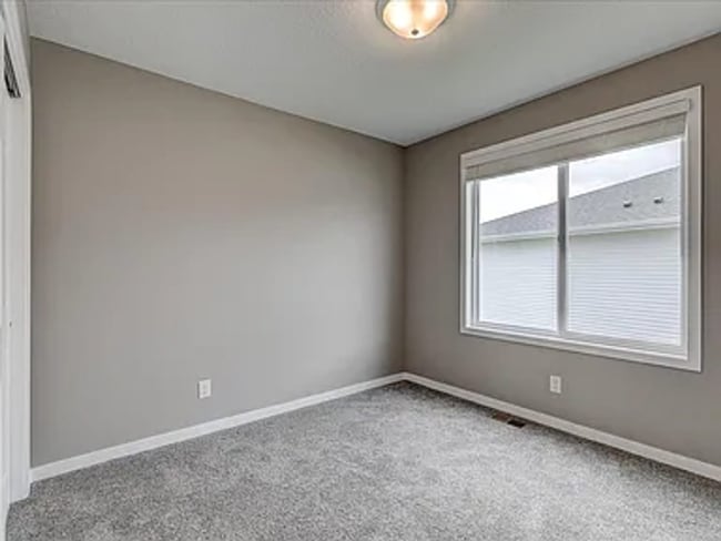 Building Photo - Family Home in Altoona - Available Now!
