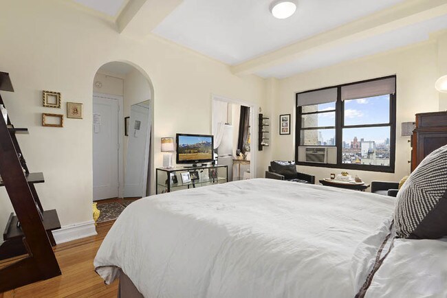 Primary Photo - 166 2nd Ave