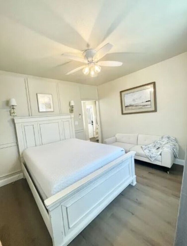 Building Photo - 7700 Boca Ciega Dr