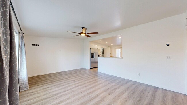 Building Photo - 4537 E Devonshire Ave