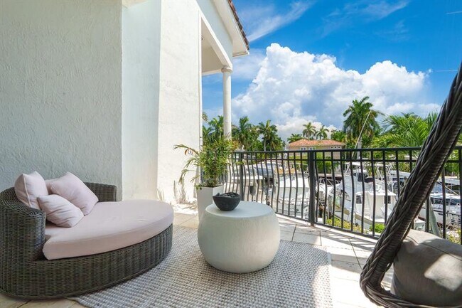 Building Photo - 70 Isle of Venice Dr