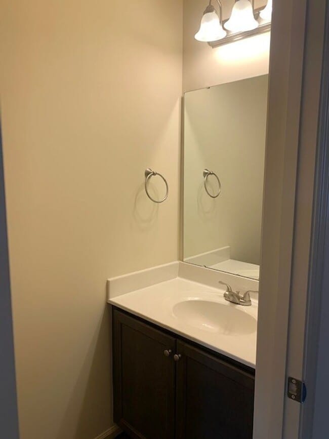 Building Photo - Townhome in Midway Park - Boyington Place!