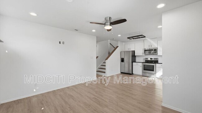 Building Photo - 1198 Green Hill Dr