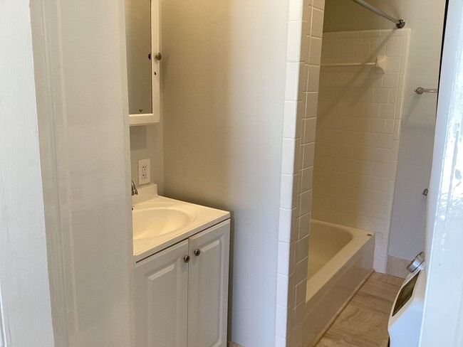 Building Photo - Move in Ready Duplex Close to Forsyth Park
