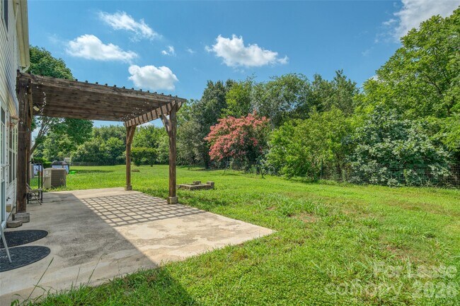 Building Photo - 10745 Glenluce Ave
