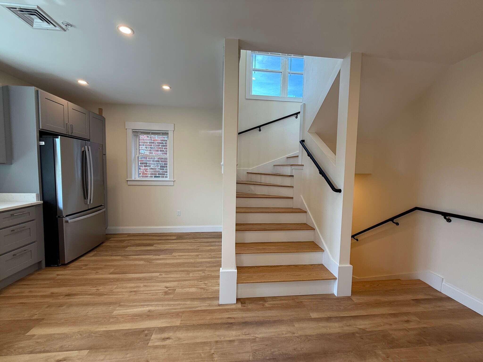 Building Photo - 14 Dorr St