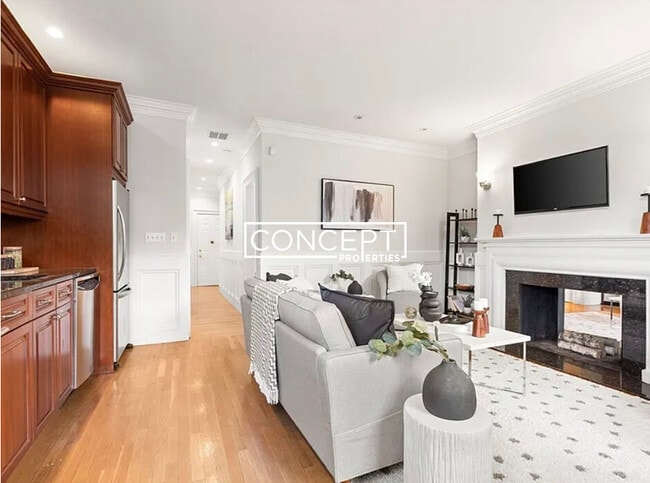 Building Photo - 248 Beacon St