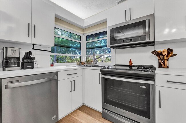 Building Photo - 3400 Cherry Garden Cir