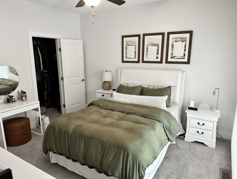 Master bedroom with attached owners balcony - 1247 W 75th St