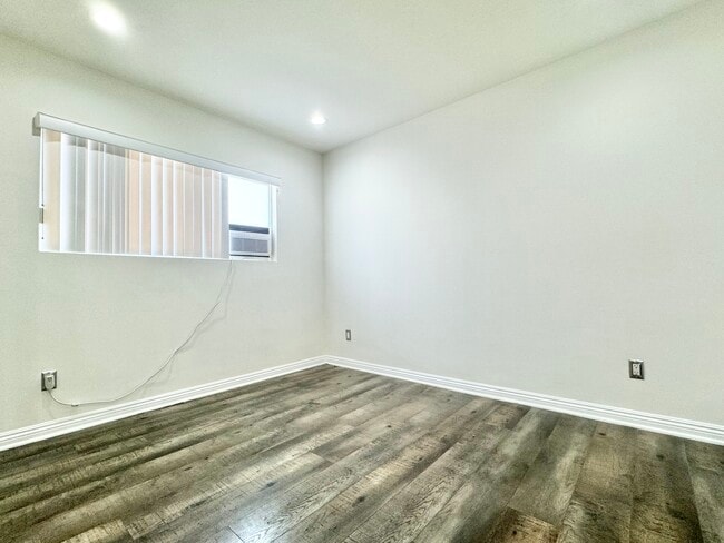 Building Photo - 4839 W 17th St