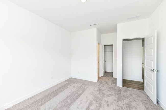 Building Photo - 1069 Sunderland Dr