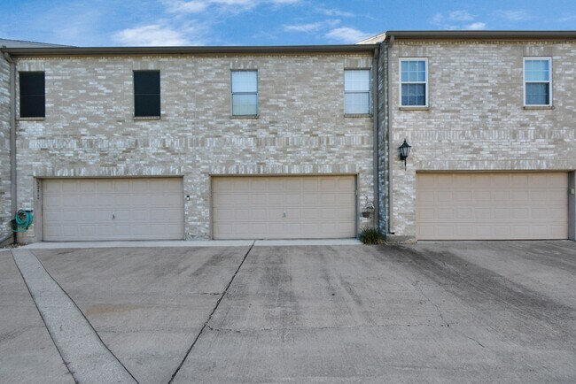 Building Photo - 3292 Holly Hall St