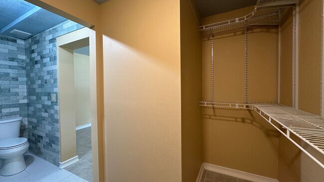 Building Photo - 261 W Caldwell St