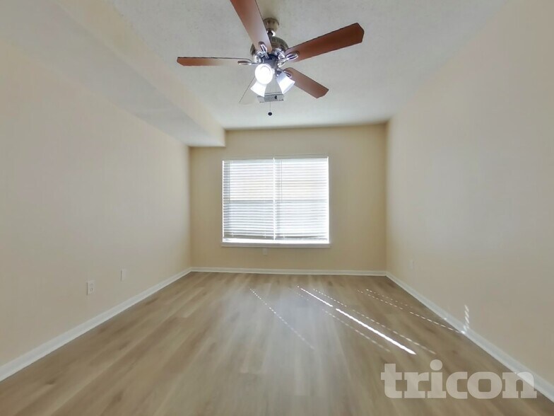 Building Photo - 3259 Jorns St