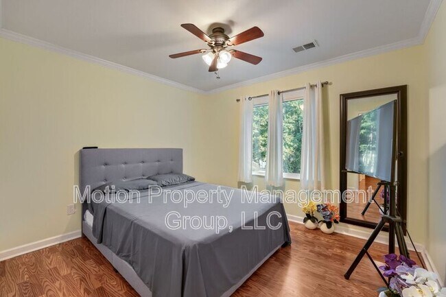Building Photo - 1186 Crestbrook Dr