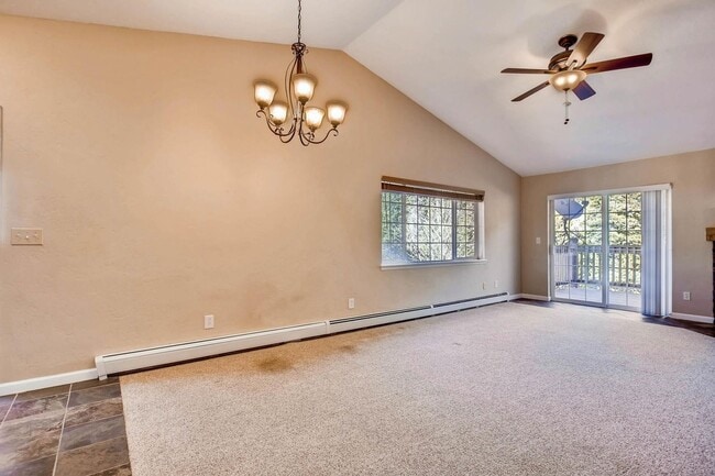 Building Photo - Heat included!  1 car garage!  Vaulted Cei...