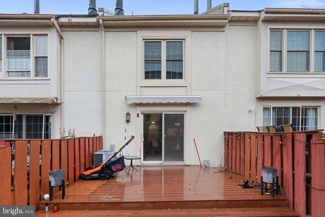 Building Photo - 1305 S Potomac St