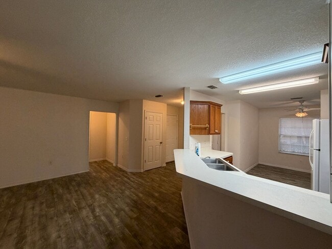 Building Photo - Rainbow Springs Country Club 2/2 ***Won't Last***