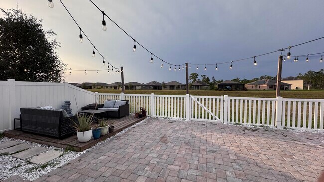 Building Photo - 5635 NW Pine Trail Cir