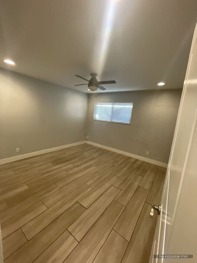 Building Photo - IMMEDIATE MOVE IN!