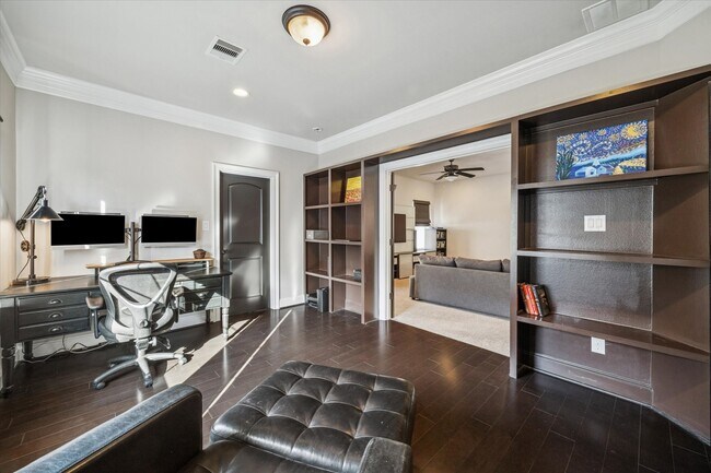 Building Photo - 618 Pink Azalea Trail