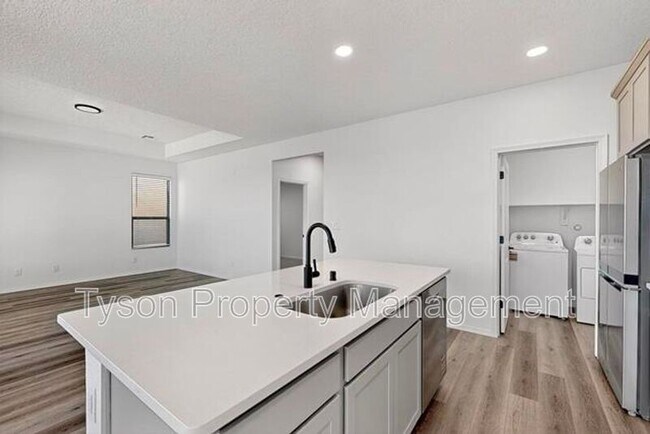 Building Photo - 6618 Sydney Drive NE