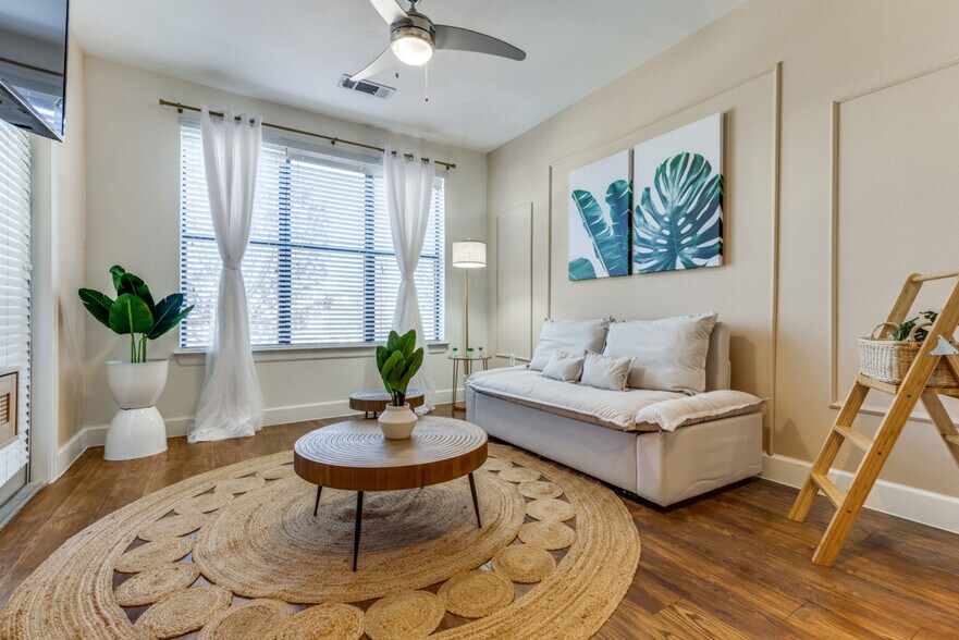 Building Photo - 1221 Legacy Dr