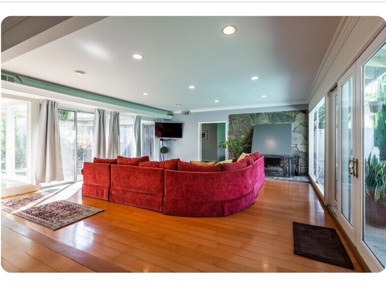 Living room - 15707 Varden St