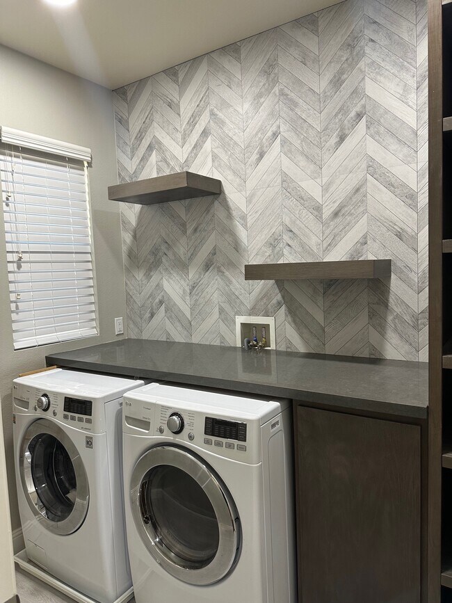 Building Photo - 3321 View Ridge Drive