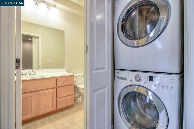 Building Photo - 2066 Mendocino Lane