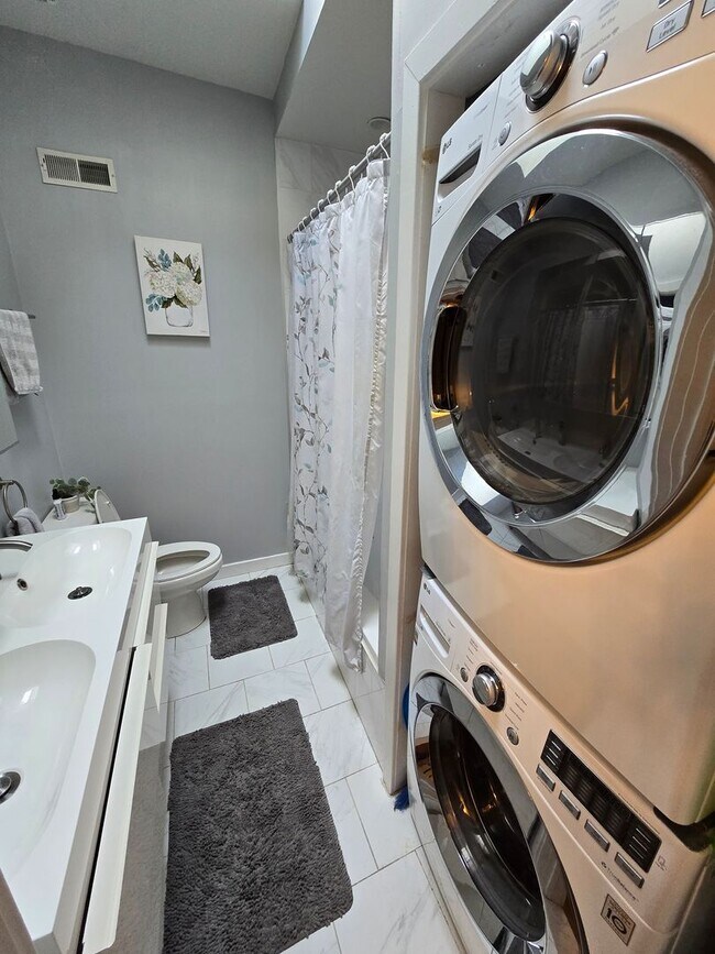 Building Photo - Bright 3 bed 1.5 bath in WHITMAN SOUTH PHI...