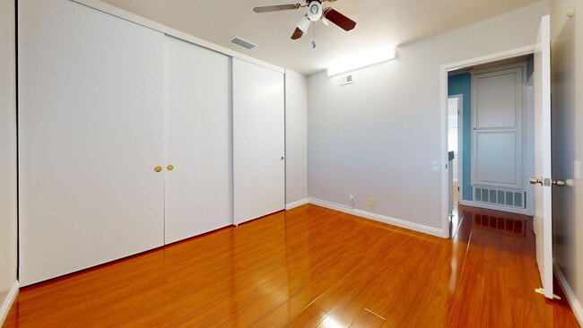 Building Photo - Spacious 5-Bedroom Family Home Available for Long Term Rent!