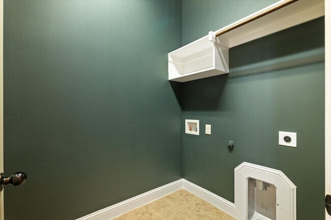 Building Photo - 1040 Edgefield Lane