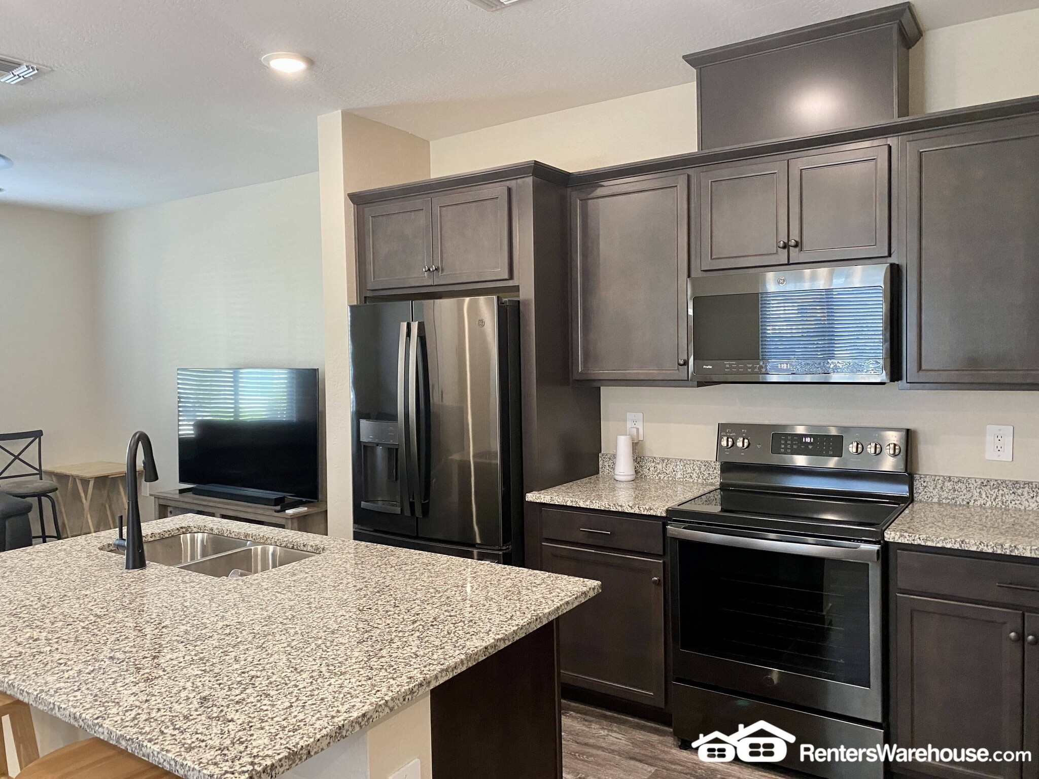 Building Photo - 779 E Doral Ave