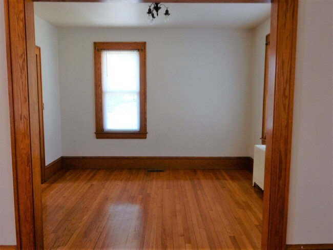 Building Photo - 3 BR home 2 Blocks from Grandin Village!