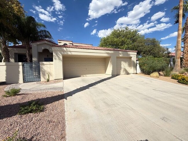 Building Photo - To schedule a viewing, call Wally Fellman at 702-493-9787