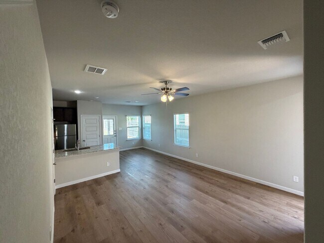 Building Photo - Modern 3/2 Townhome in NBTX