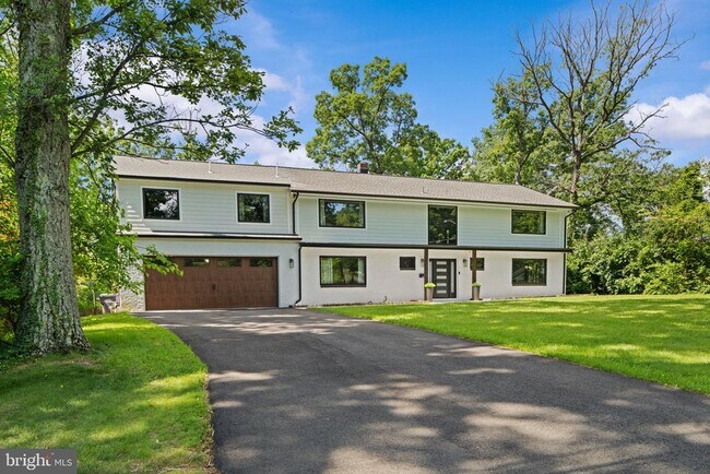 Building Photo - 6909 Pacific Ln