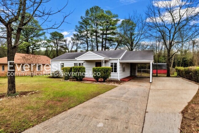 Building Photo - Charming Home with Modern Upgrades, No HOA! | Pet Friendly