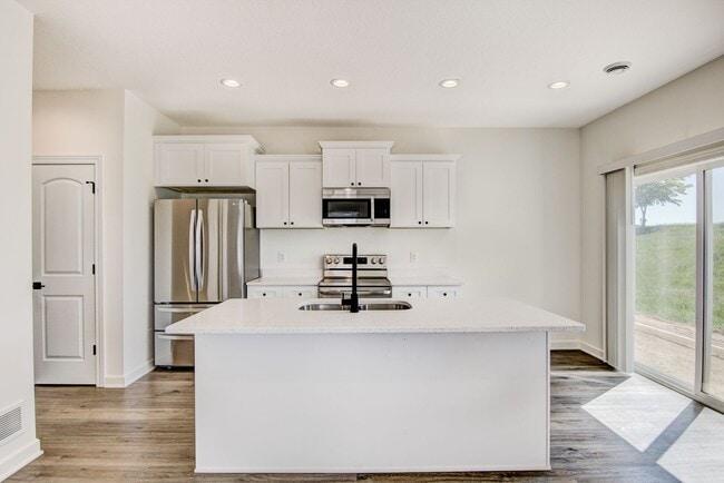 Building Photo - 3 Bedroom Town Home