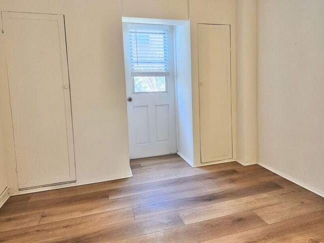 Building Photo - 258 Center St