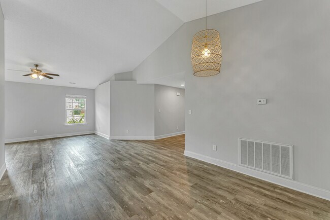 Building Photo - 211 High Green Dr
