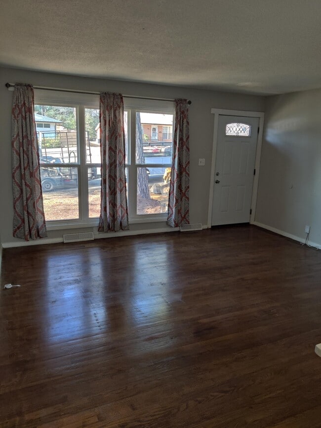 Building Photo - 3108 Erskine Dr